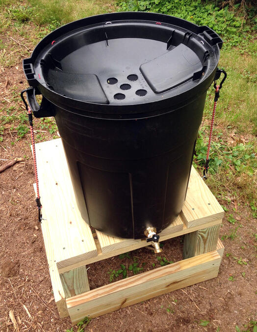 Rain water collecting bucket